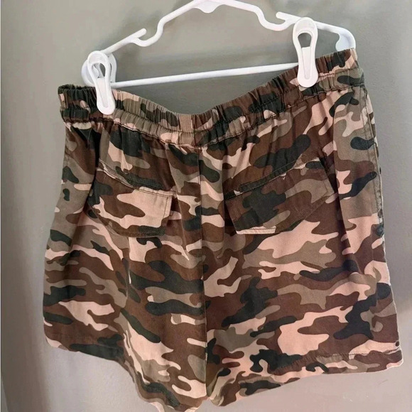 Love Tree Cream and Green Camouflage Cargo Shorts - Picture 2 of 5